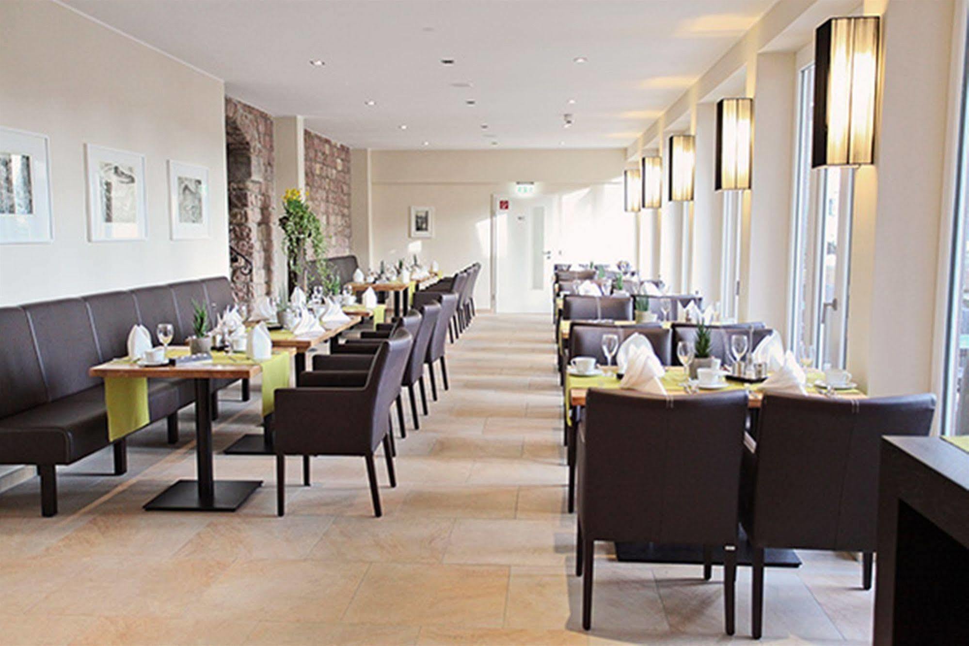 Hotel Palatina "Hotel-Restaurant" Neustadt an der Weinstraße Exterior foto